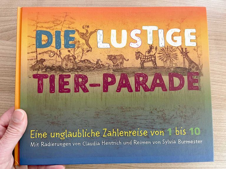 Titelbild des illustrierten Kinderbuchs „Die lustige Tierparade“ mit farbigem Umschlag