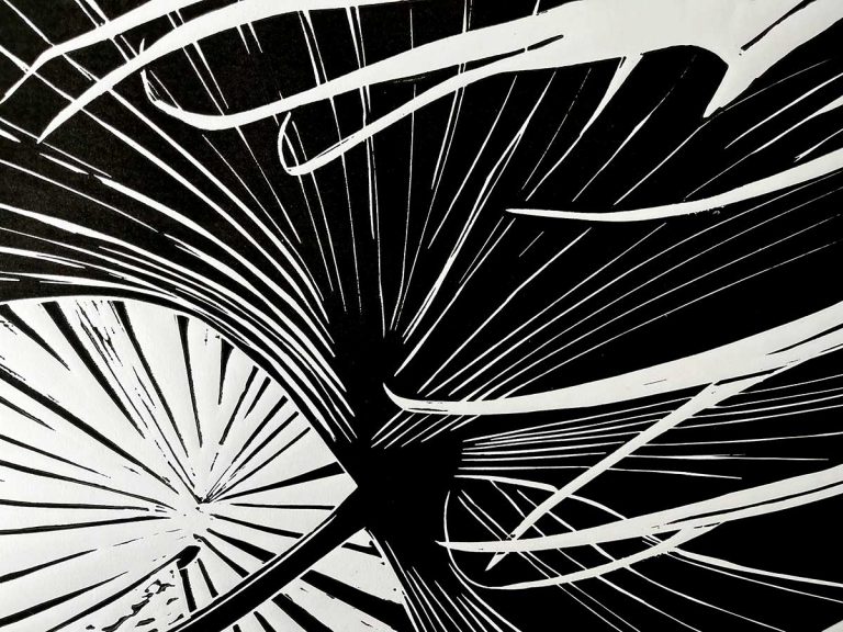 Grafischer Linolschnitt mit abstrahierter Naturform in starken Schwarz-Weiß-Linien
