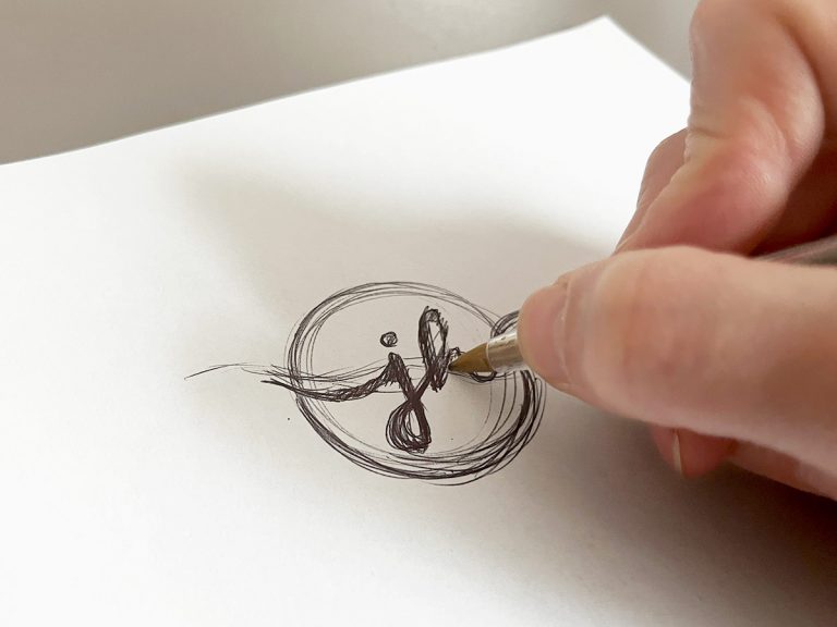 Handskizze Logo – Branding auf Papier